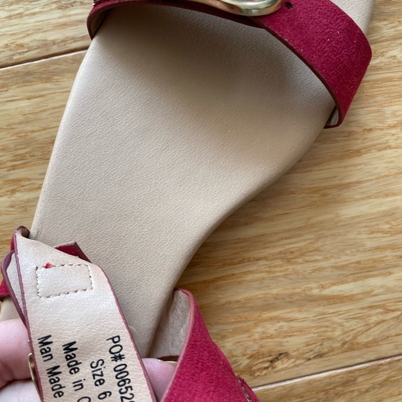 Journey Collection Twylah Red Cherry Flat Buckle Sandal 6 6W - Picture 8 of 11